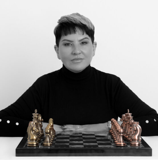 introspection Anna with chessboard